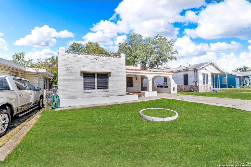 Photo of 627 Cottonwood, San Antonio, TX 78225 (MLS # 2008670)