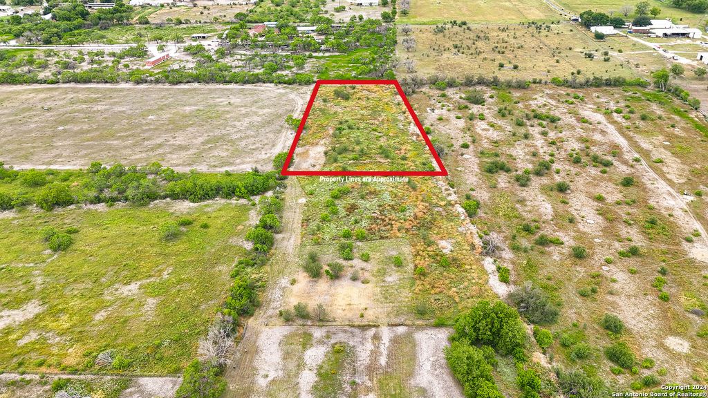 Photo of 302 PR 5726, Devine, TX 78016 (MLS # 1855513)