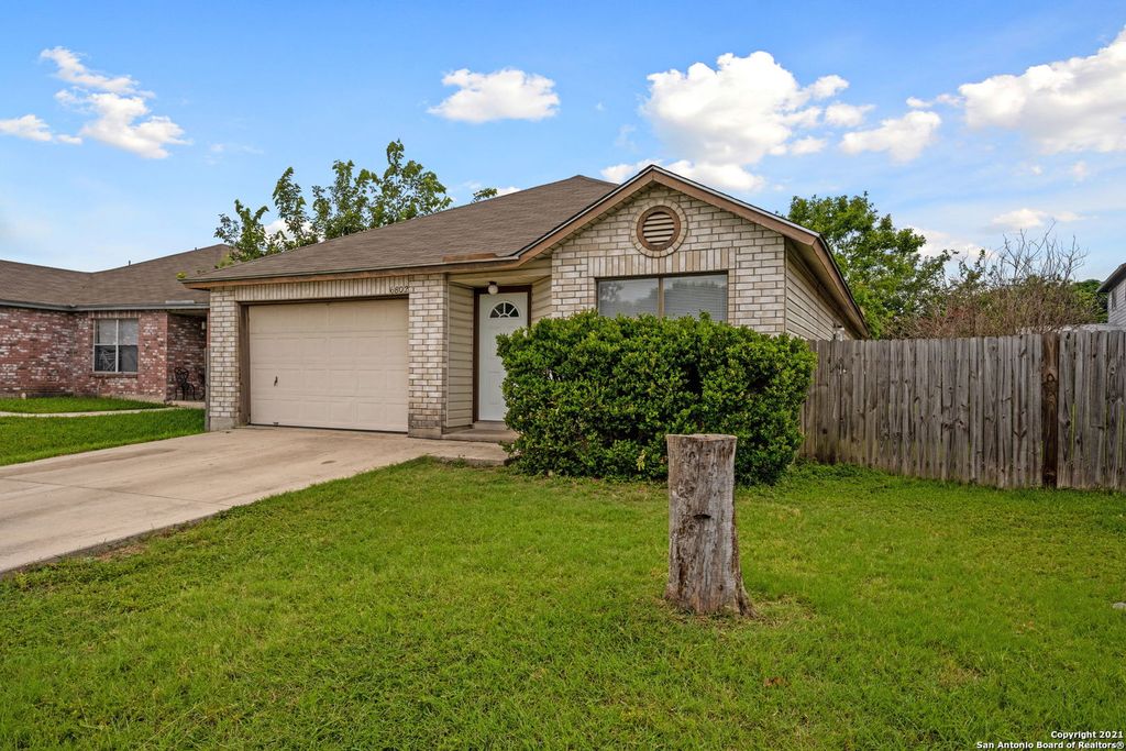 Photo of 6802 CANARY MEADOW DR, Converse, TX 78109 (MLS # 1938310)