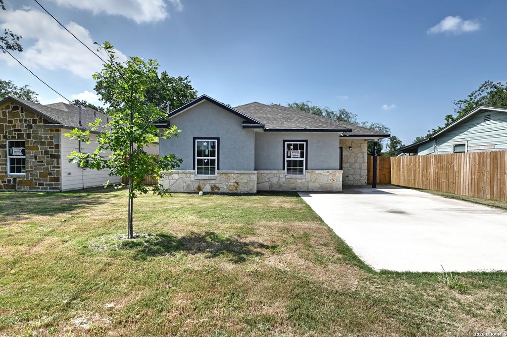 Photo of 870 W Southcross Blvd, San Antonio, TX 78211 (MLS # 1964157)