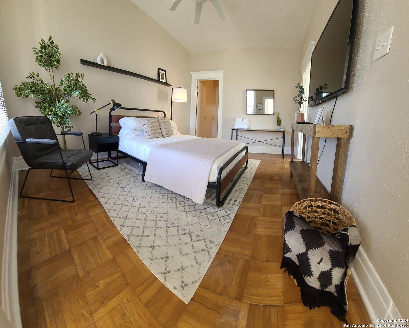 423 W Magnolia 1