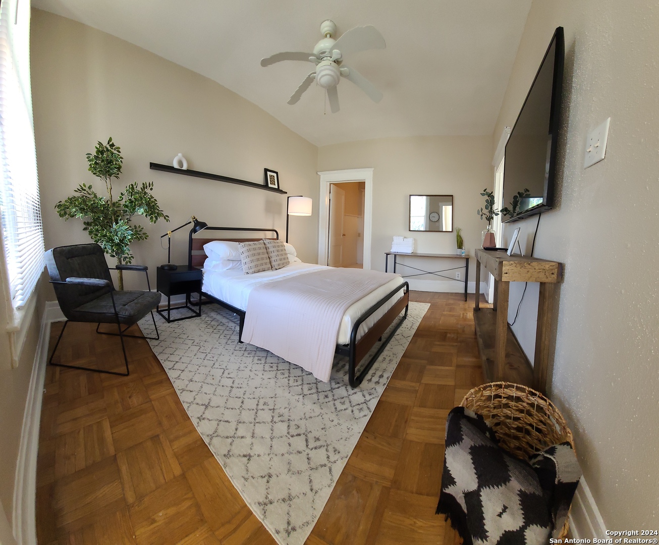 423 W Magnolia 1