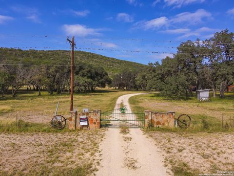 A home in Leakey