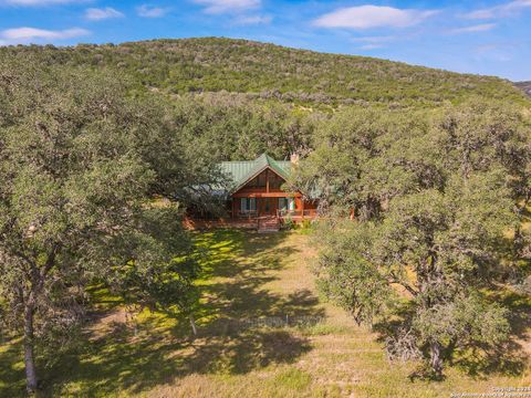 A home in Leakey