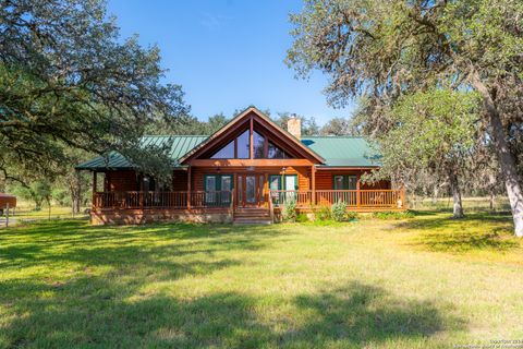 A home in Leakey