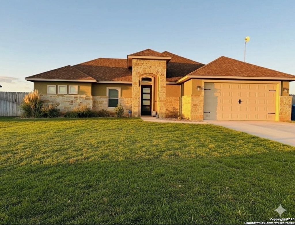 Photo of 1704 Vista View Dr, Pleasanton, TX 78064 (MLS # 1909040)