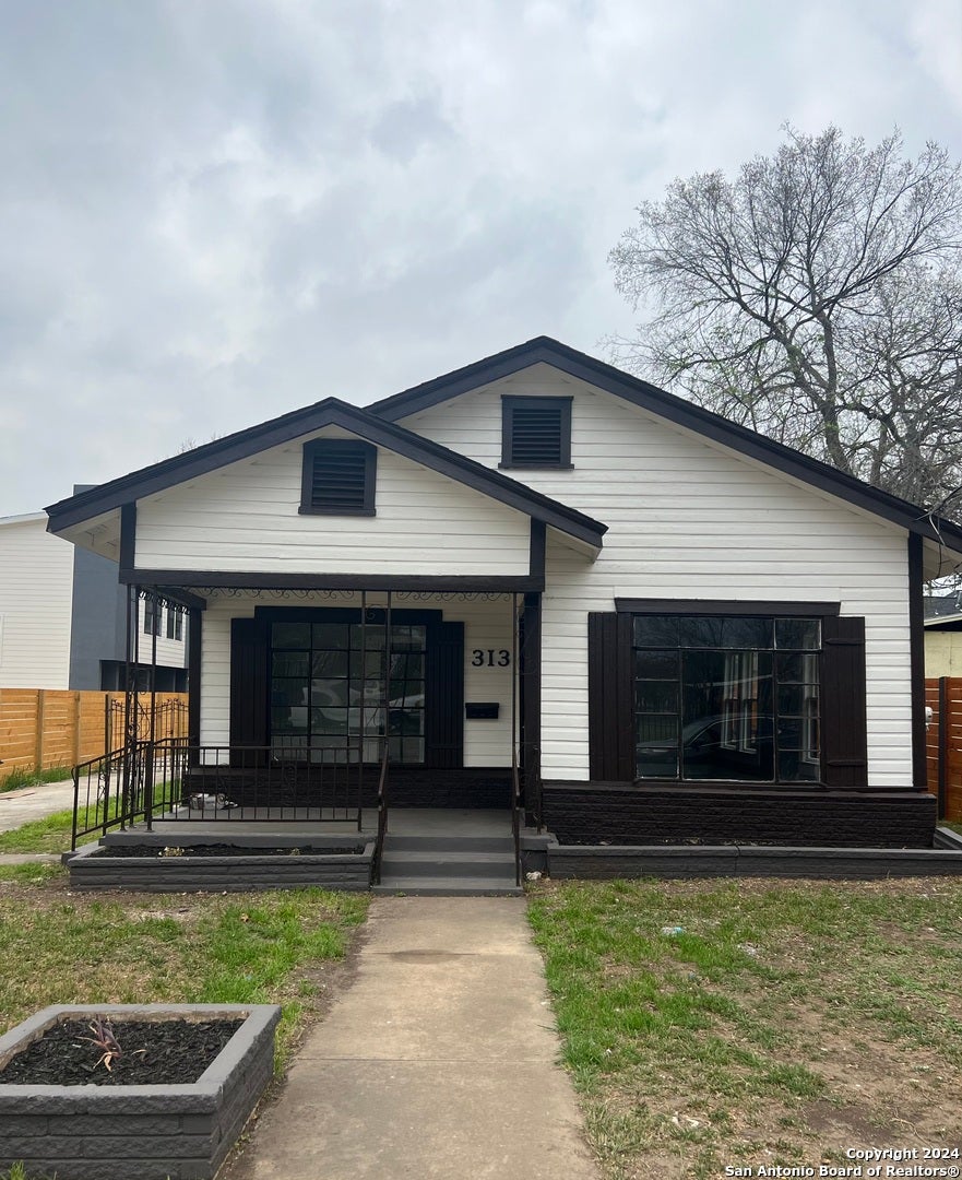 Photo of 313 TOLEDO, San Antonio, TX 78203 (MLS # 1990069)