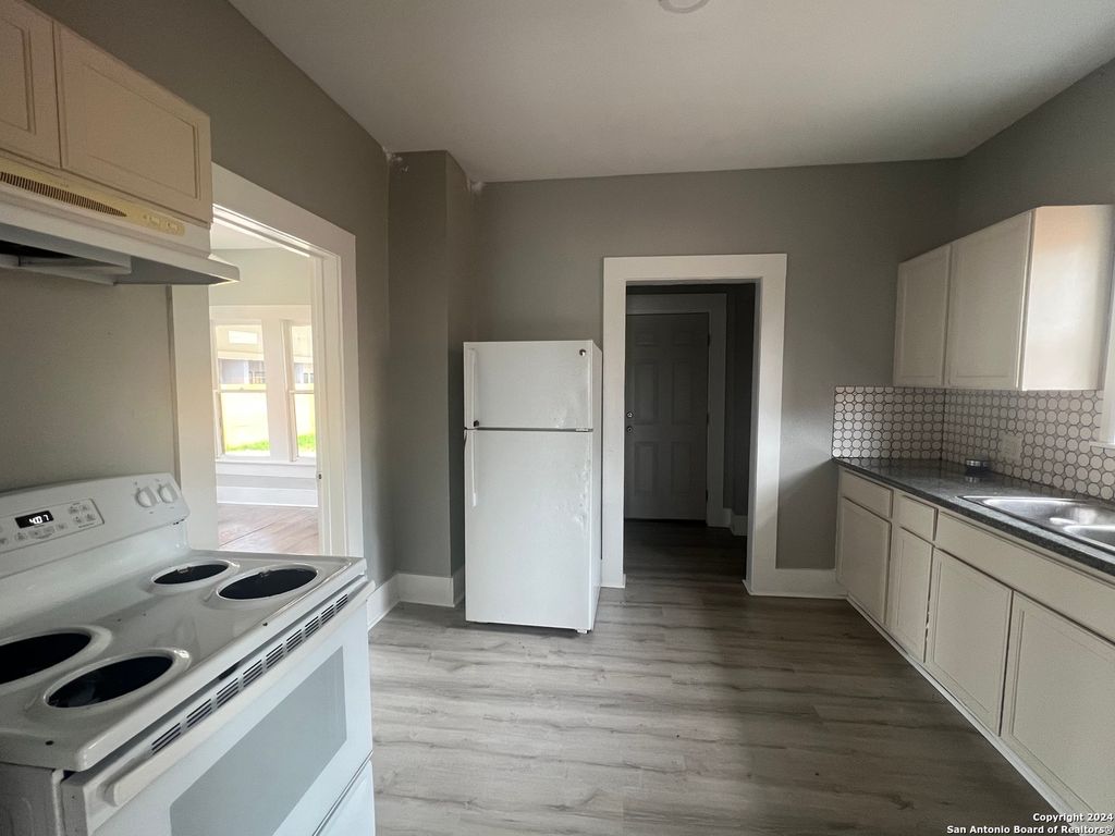Photo of 313 TOLEDO, San Antonio, TX 78203 (MLS # 1990069)