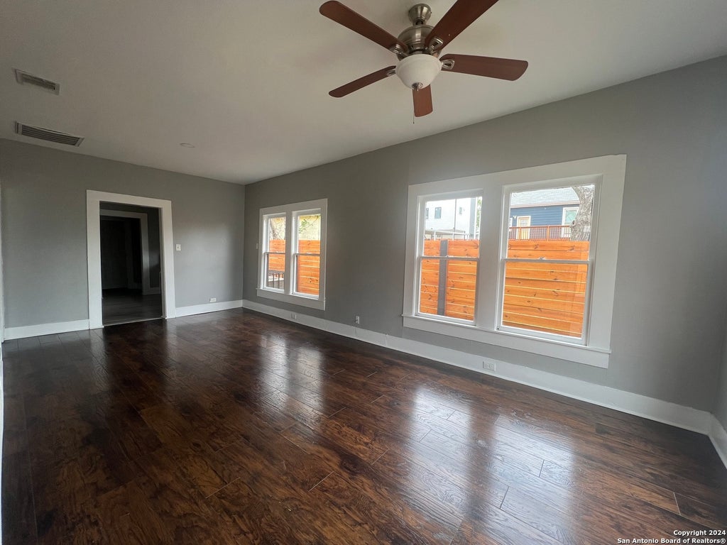 Photo of 313 TOLEDO, San Antonio, TX 78203 (MLS # 1990069)