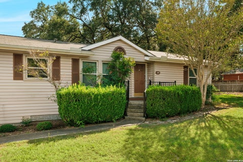 Photo of 127 STONEGATE S, Boerne, TX 78006 (MLS # 2023897)