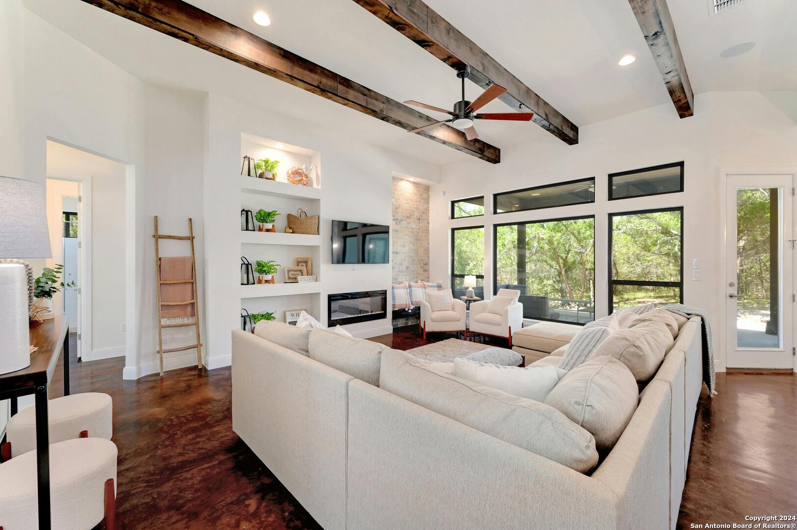 2471 George Pass
