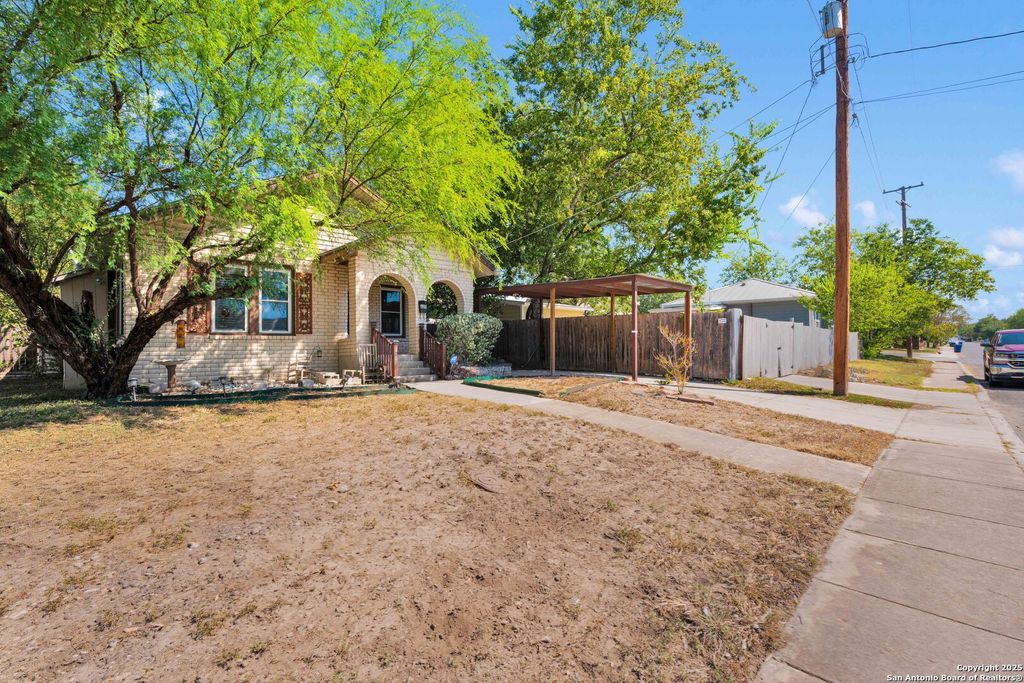 Photo of 425 Essex, San Antonio, TX 78210 (MLS # 1912160)