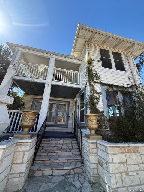 1207 McCullough San Antonio TX 78212