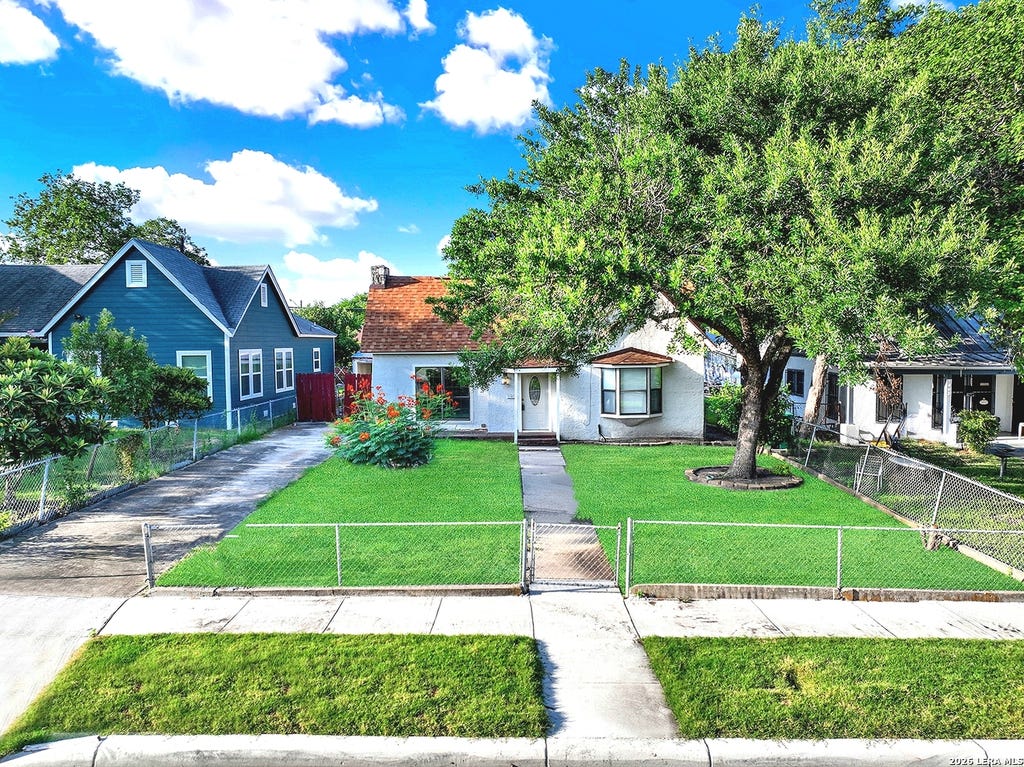 Photo of 1406 HICKS AVE, San Antonio, TX 78210 (MLS # 2011144)