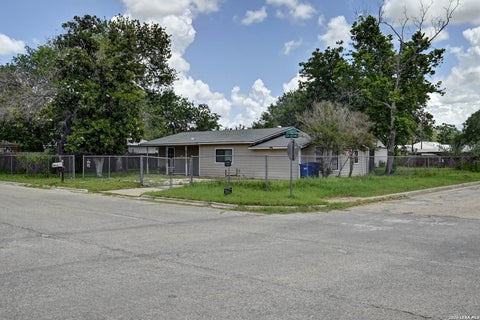 Property photo of 904 San Antonio, Pleasanton, TX 78064