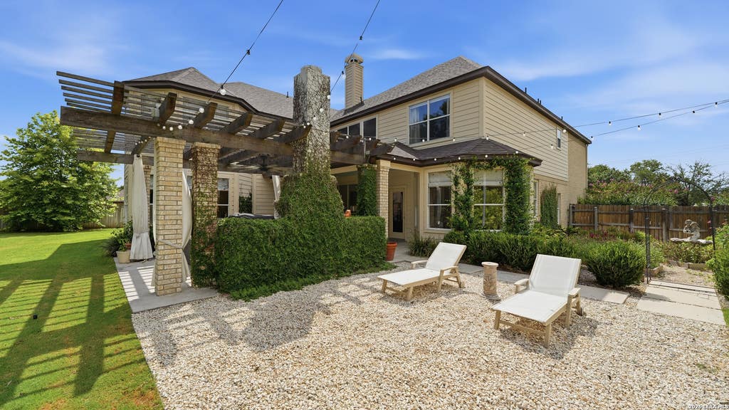 Photo of 257 LAS BRISAS BLVD, Seguin, TX 78155 (MLS # 2000167)