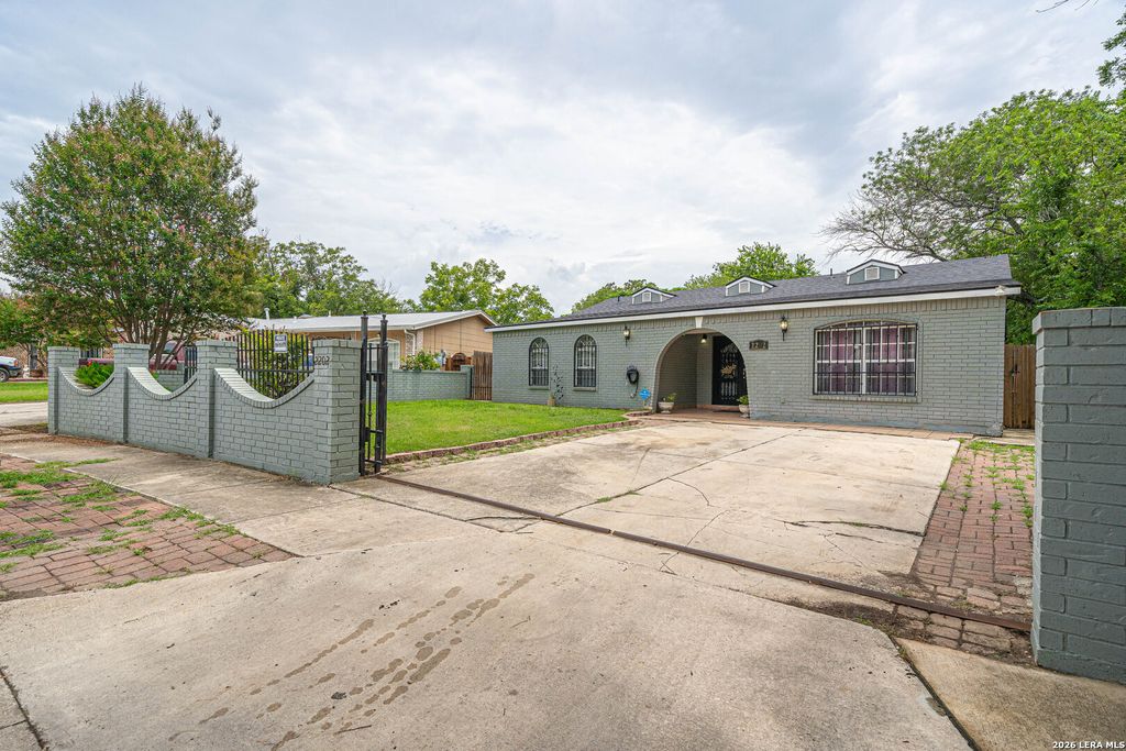 Photo of 2202 LAKE LOUISE DR, San Antonio, TX 78228 (MLS # 2001423)