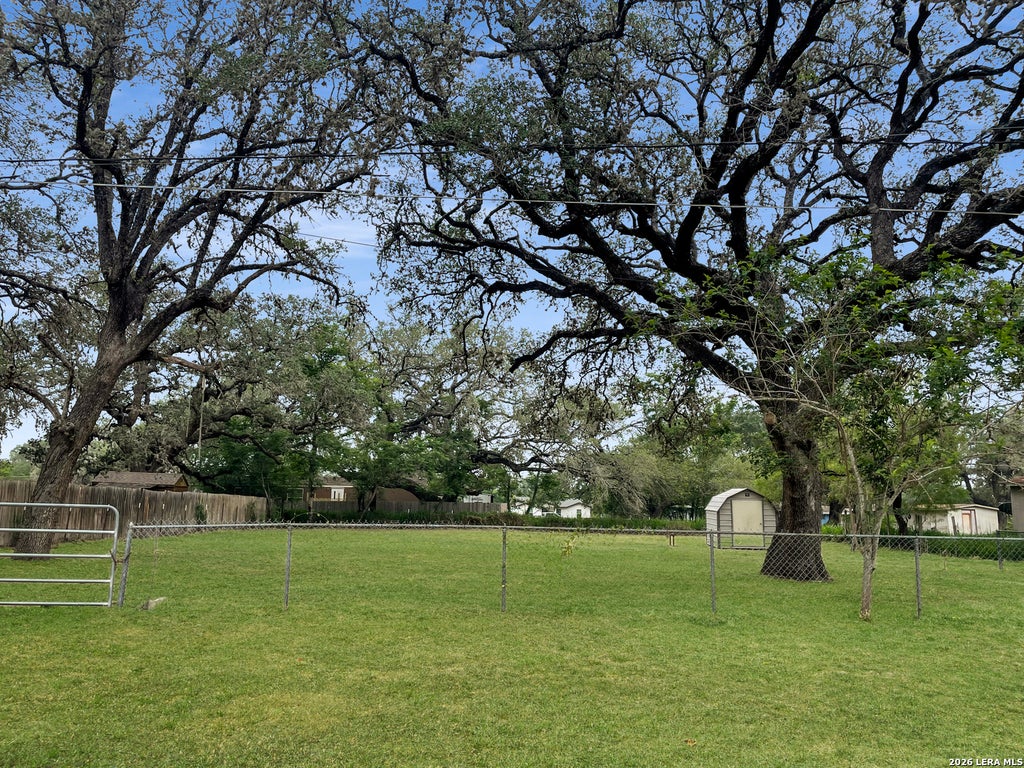 Photo of 822 Market St, Pleasanton, TX 78064 (MLS # 1965386)