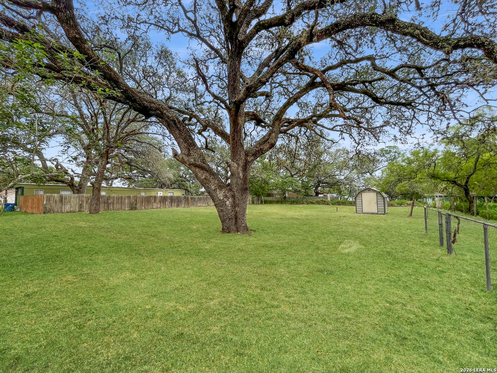 Photo of 822 Market St, Pleasanton, TX 78064 (MLS # 1965386)
