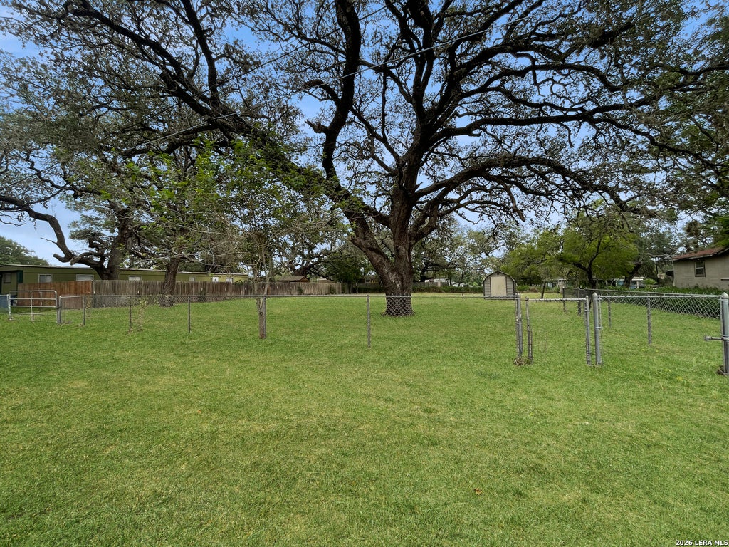 Photo of 822 Market St, Pleasanton, TX 78064 (MLS # 1965386)