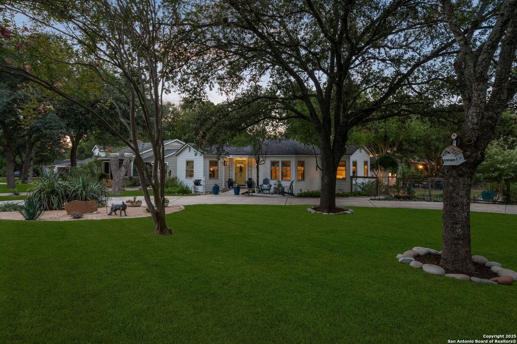 Photo of 401 Corona, Alamo Heights, TX 78209 (MLS # 1937652)