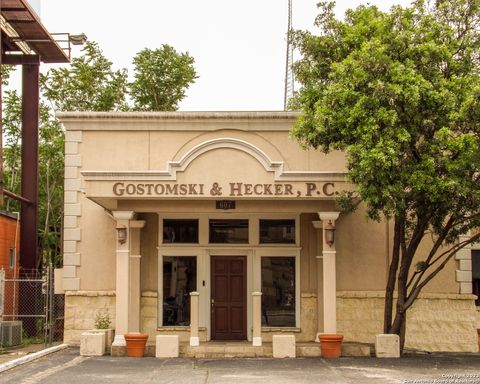 607 Urban Loop San Antonio TX 78204