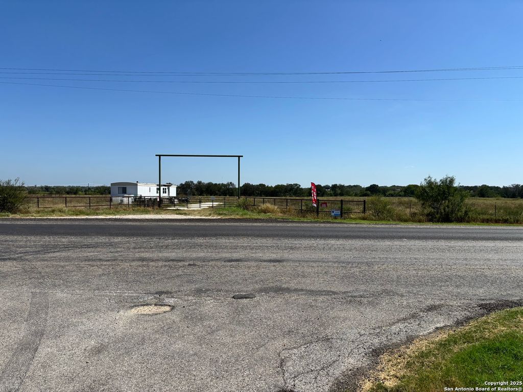 Photo of 1205 HWY 173, Devine, TX 78016 (MLS # 1918267)