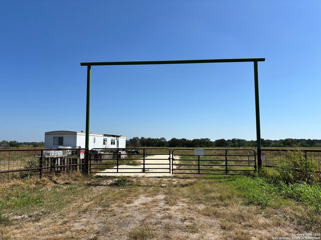 Photo of 1205 HWY 173, Devine, TX 78016 (MLS # 1918267)
