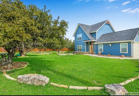 1009 EAGLE FLIGHT DR Canyon Lake TX 78133