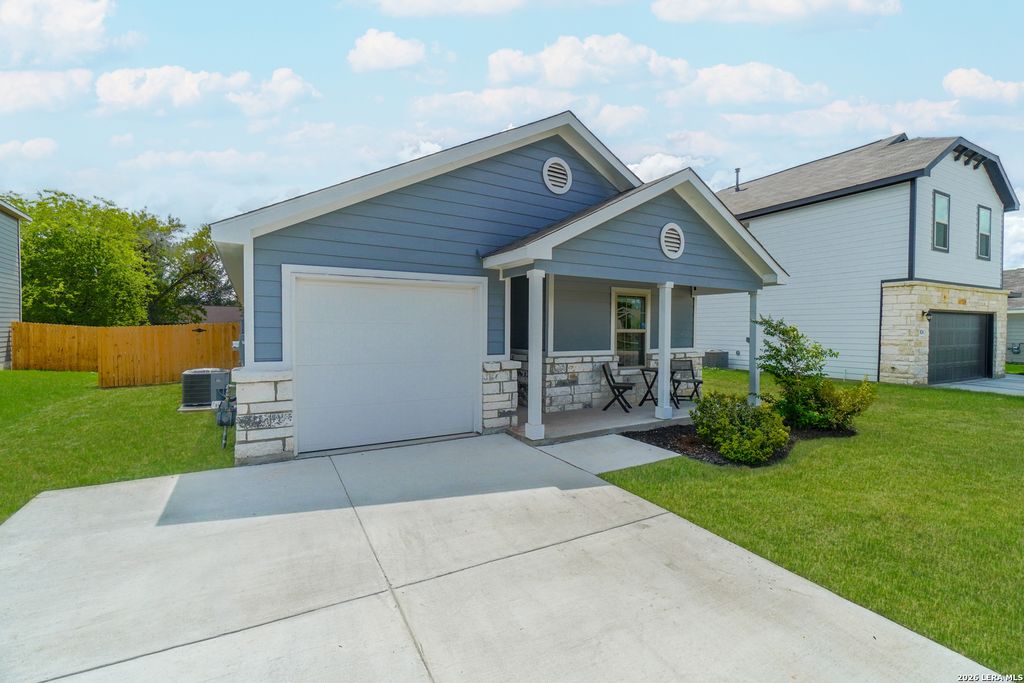 Photo of 822 Hickory Trl, San Antonio, TX 78245 (MLS # 1937349)