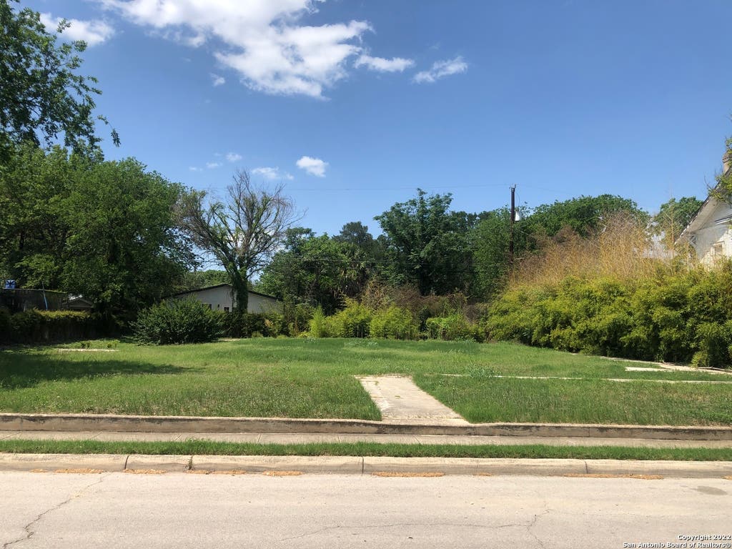 Photo of 233 E CRAIG PL, San Antonio, TX 78212 (MLS # 1606194)