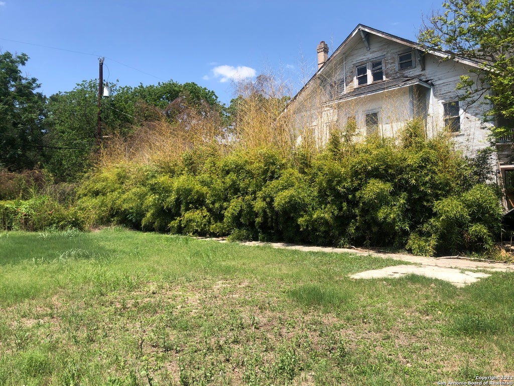 Photo of 233 E CRAIG PL, San Antonio, TX 78212 (MLS # 1606194)