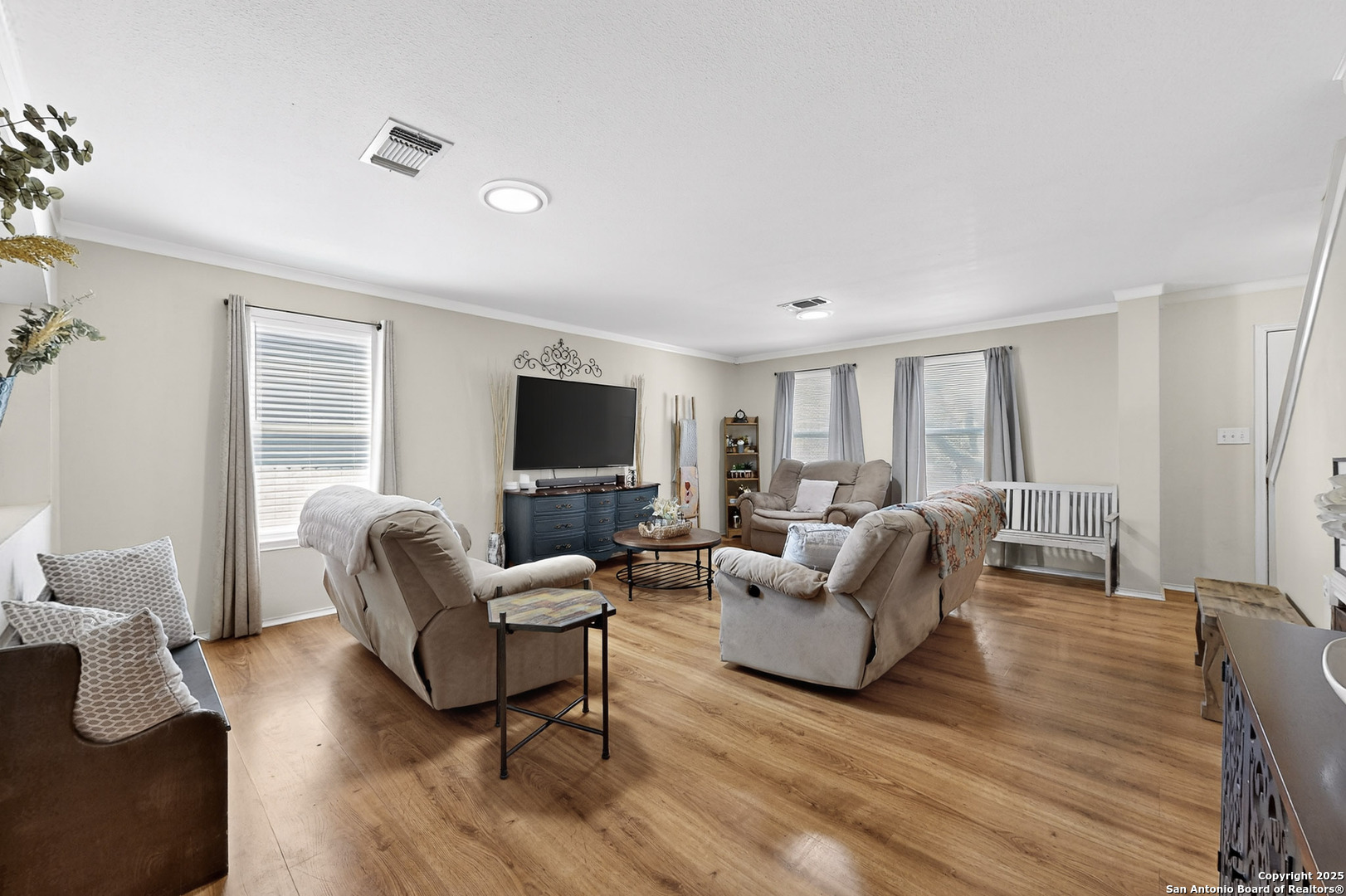 3324 Sherwin Dr.