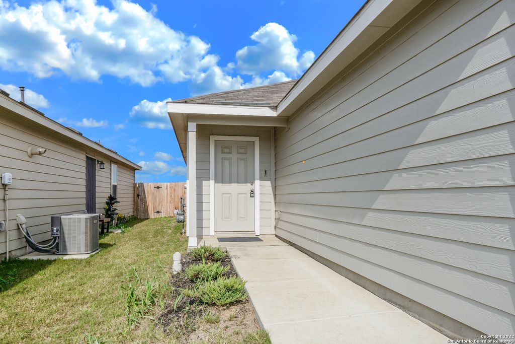 Photo of 13723 Bucket Way, San Antonio, TX 78252 (MLS # 1960417)