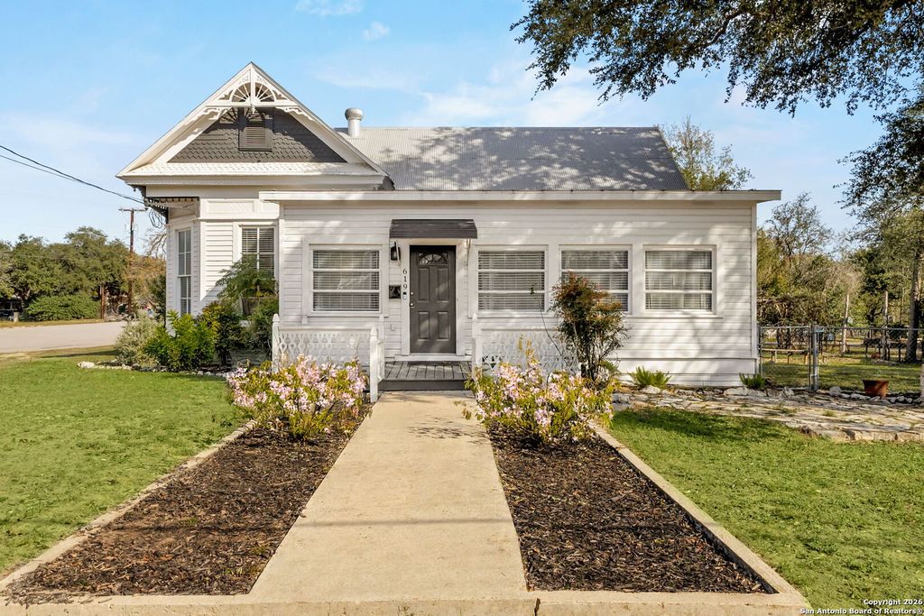 Photo of 619 Comal, New Braunfels, TX 78130 (MLS # 1934342)