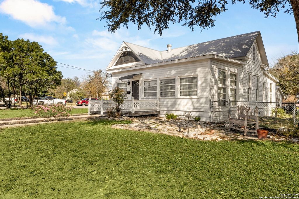 Photo of 619 Comal, New Braunfels, TX 78130 (MLS # 1934342)