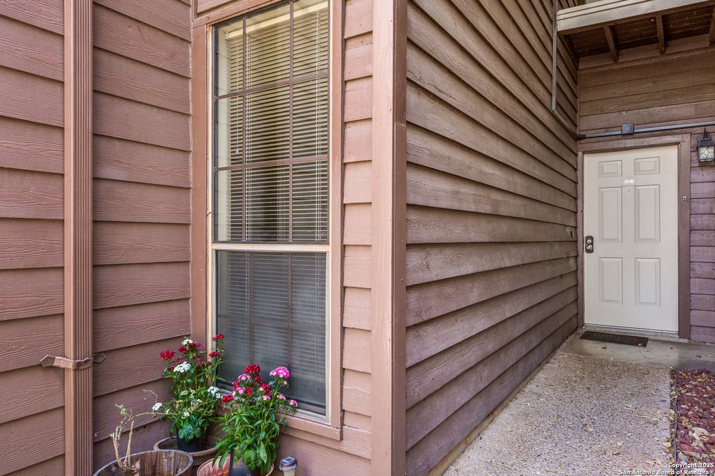 listing image 0