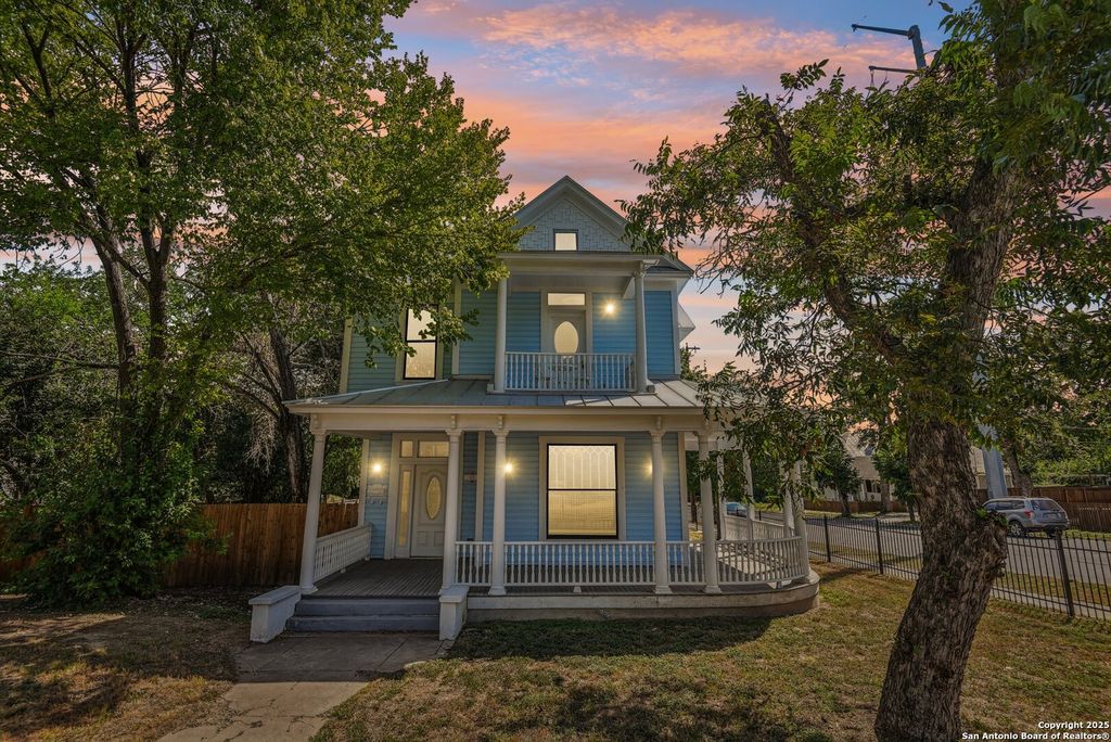 Photo of 802 N Pine, San Antonio, TX 78202 (MLS # 1910908)
