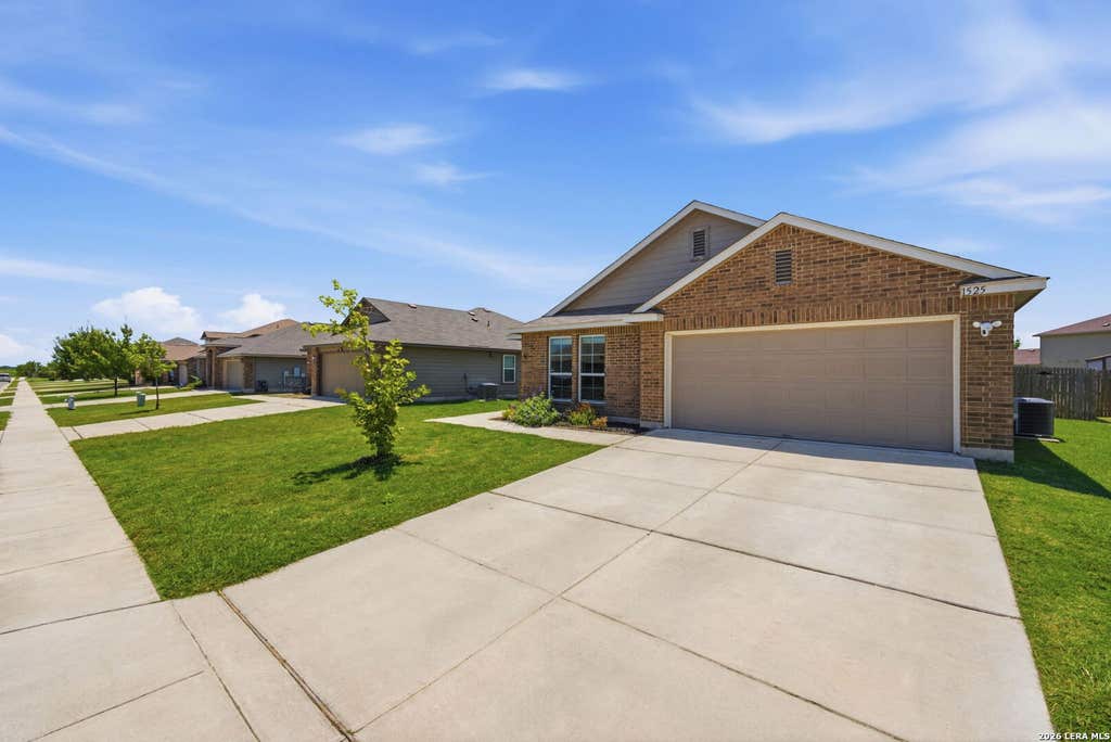 Photo of 1525 Birmingham Dr, Seguin, TX 78155 (MLS # 2009416)