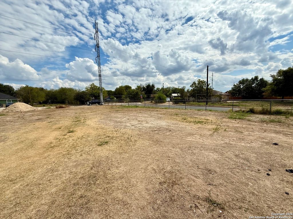 Photo of 2223 Menefee Blvd, San Antonio, TX 78237 (MLS # 1934387)