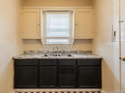 839 W Russell San Antonio TX 78212