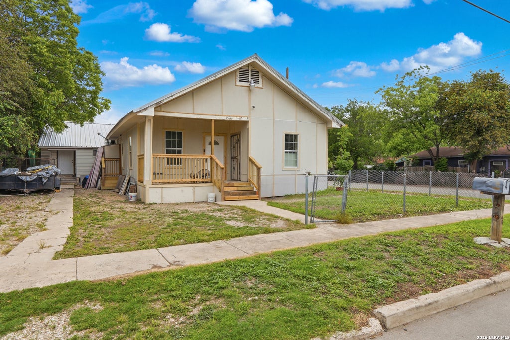 Photo of 1021 CENTER ST, San Antonio, TX 78202 (MLS # 1965304)