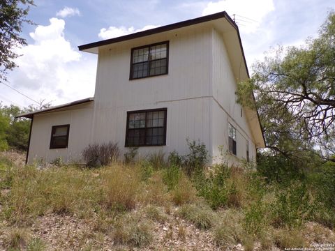 A home in Hondo