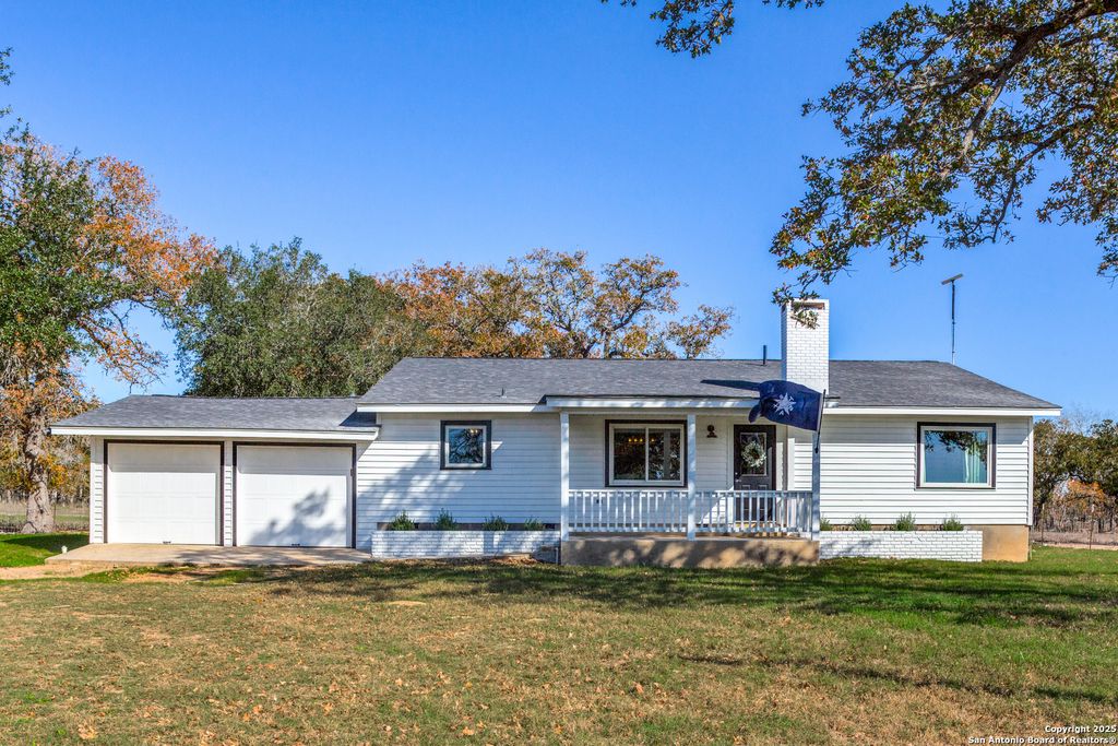 Photo of 1646 County Road 438, Stockdale, TX 78160 (MLS # 1929671)