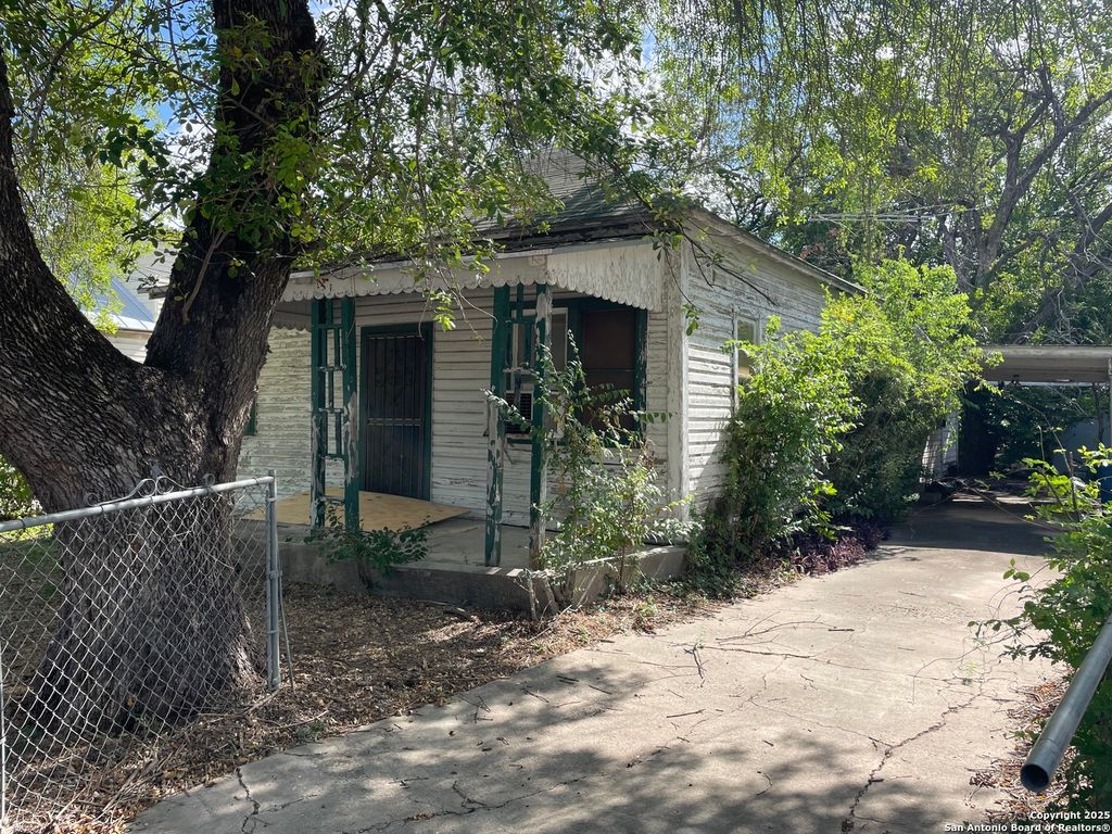 Photo of 120 Stace, San Antonio, TX 78204 (MLS # 1893010)