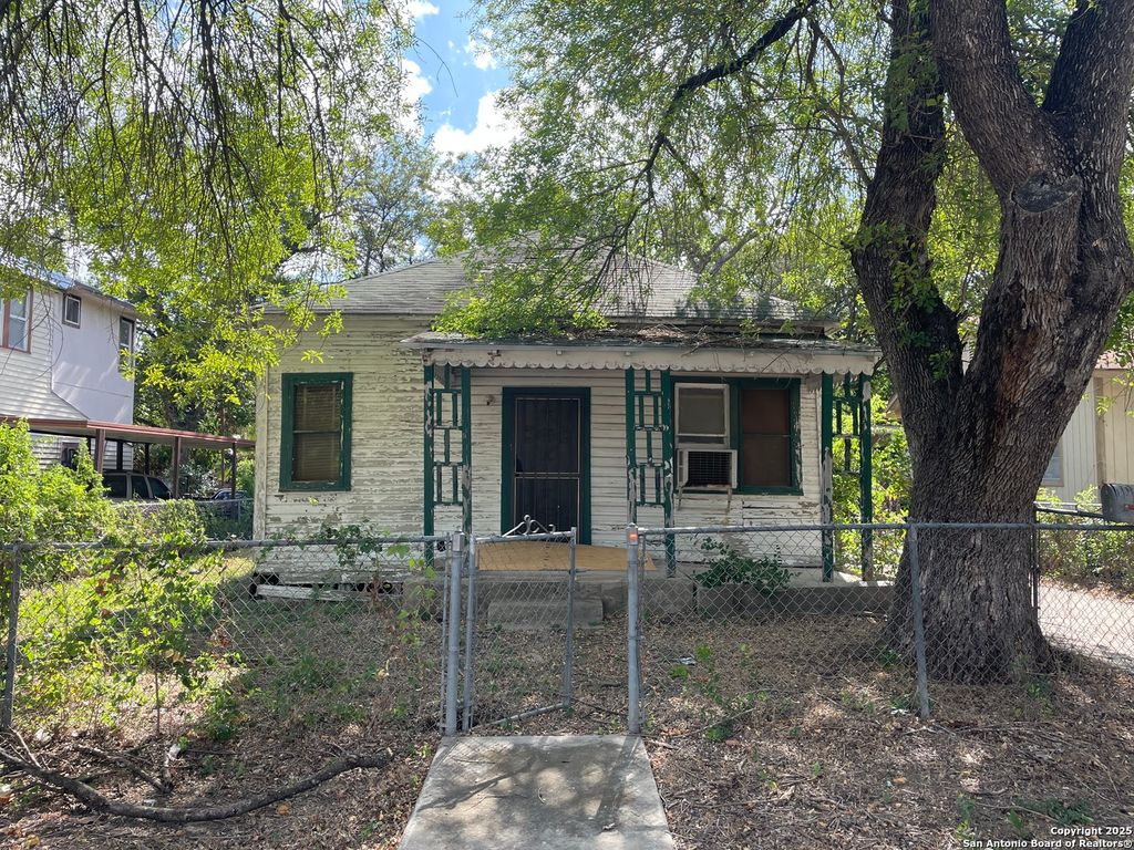 Photo of 120 Stace, San Antonio, TX 78204 (MLS # 1893010)