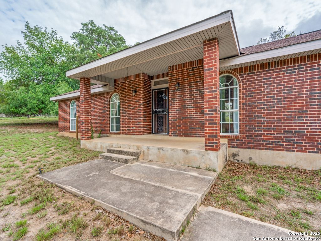 Photo of 1026 Eagle Creek Dr, Floresville, TX 78114 (MLS # 1882663)