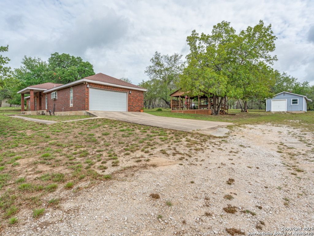 Photo of 1026 Eagle Creek Dr, Floresville, TX 78114 (MLS # 1882663)