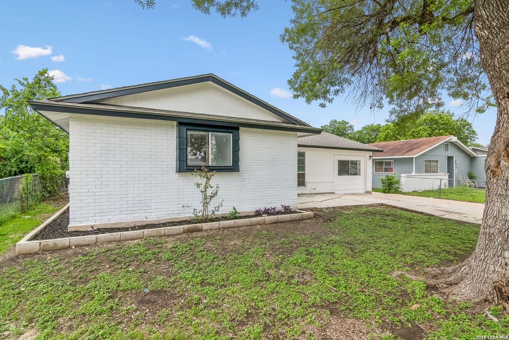 Photo of 466 Maddux St, San Antonio, TX 78227 (MLS # 1991573)