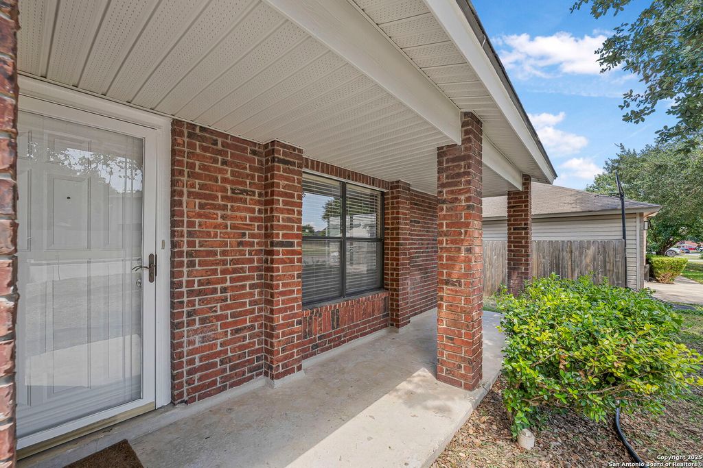 Photo of 9711 Diamond Cliff Dr, Helotes, TX 78023 (MLS # 1906533)